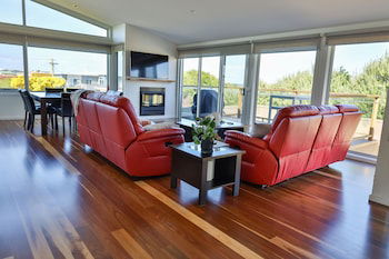 Tides Apartments - Redcliffe Tourism 4