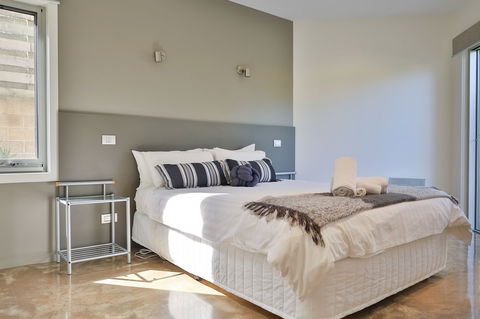 Tides Apartments - Redcliffe Tourism 1