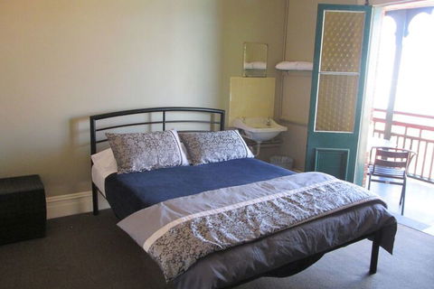 Maclean Hotel - Redcliffe Tourism 3