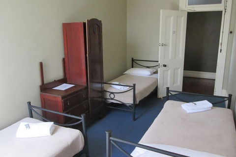 Maclean Hotel - Redcliffe Tourism 1