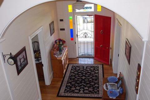 Riversleigh Guesthouse - Redcliffe Tourism 3