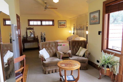 McCloud House - Redcliffe Tourism 5