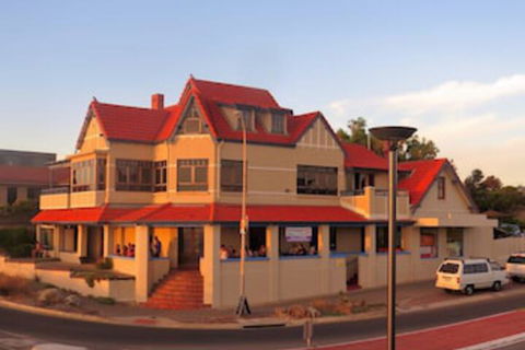 McCloud House - Redcliffe Tourism 0