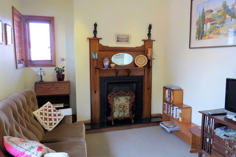 McCloud House - Redcliffe Tourism 4