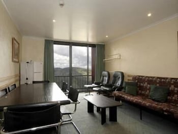 Arlberg Hotham - Redcliffe Tourism 6