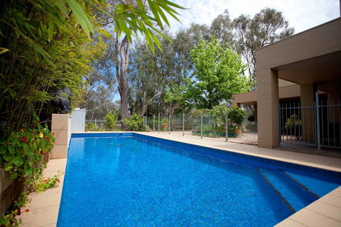 CocknBull Boutique Hotel - Redcliffe Tourism 6