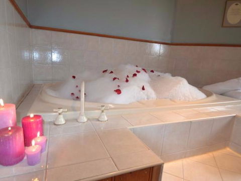 Bordello Hotel Bar & Spa - Redcliffe Tourism 2