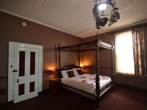 Bordello Hotel Bar & Spa - Redcliffe Tourism 4