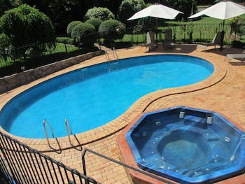 Chestnut Tree Holiday Apartments - Redcliffe Tourism 2