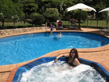 Chestnut Tree Holiday Apartments - Redcliffe Tourism 4