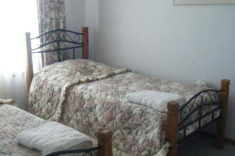 Catania Cottage & Farmhouse - Redcliffe Tourism 4