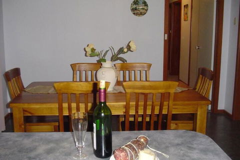 Catania Cottage & Farmhouse - Redcliffe Tourism 5
