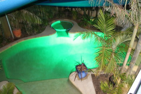 Salamander Beach Accommodation Adults Only - Redcliffe Tourism 2