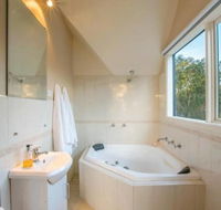 Jolee Accommodation - Redcliffe Tourism