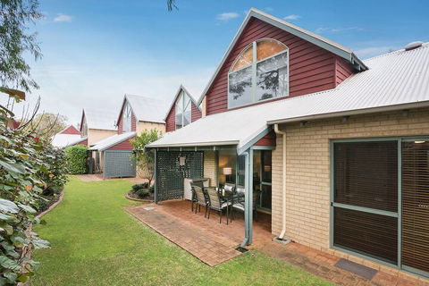 Bayshore Beachside Resort - Redcliffe Tourism 2