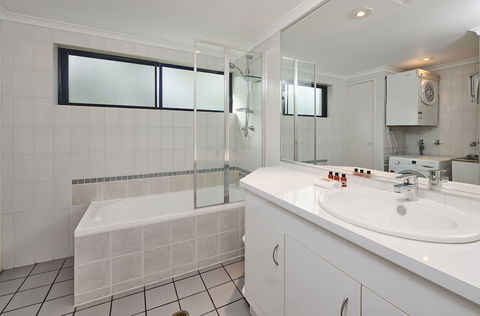 Cape Apartments - Redcliffe Tourism 2