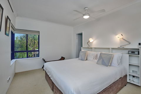 Cape Apartments - Redcliffe Tourism 3