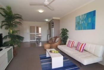 Airlie Central Apartments - Redcliffe Tourism 4