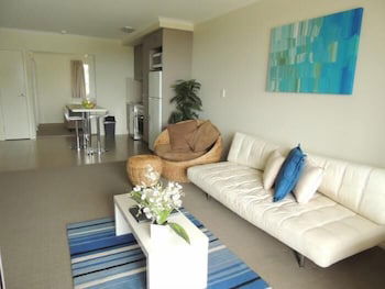 Airlie Central Apartments - Redcliffe Tourism 2