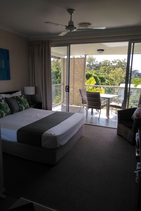 Airlie Central Apartments - Redcliffe Tourism 3