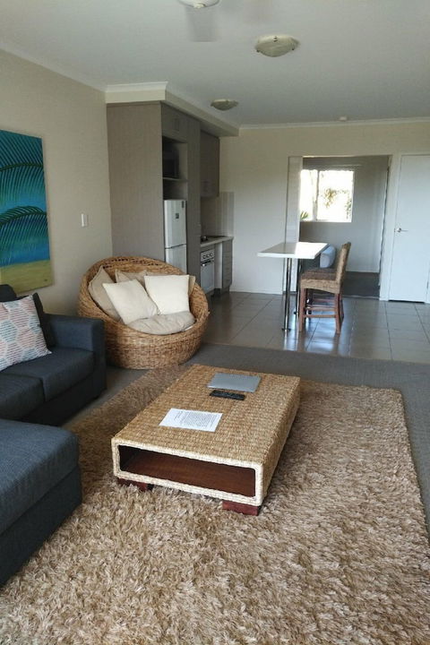 Airlie Central Apartments - Redcliffe Tourism 0
