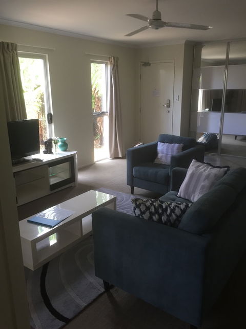 Airlie Central Apartments - Redcliffe Tourism 5