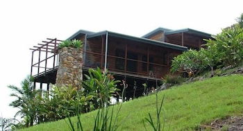 A Sacred Mountain Retreat - Redcliffe Tourism 0