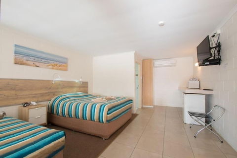 A & A Motel - Redcliffe Tourism 2