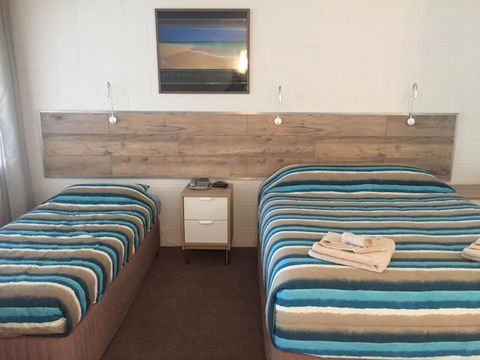 A & A Motel - Redcliffe Tourism 5