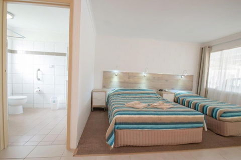 A & A Motel - Redcliffe Tourism 3