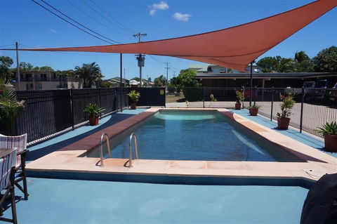 A & A Motel - Redcliffe Tourism 1