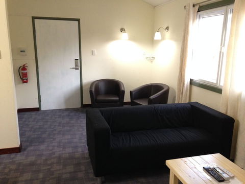 Chalets On Stoneville - Redcliffe Tourism 5
