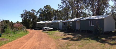 Chalets On Stoneville - Redcliffe Tourism 1