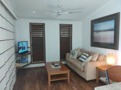 Cassawong Cottages - Redcliffe Tourism 3