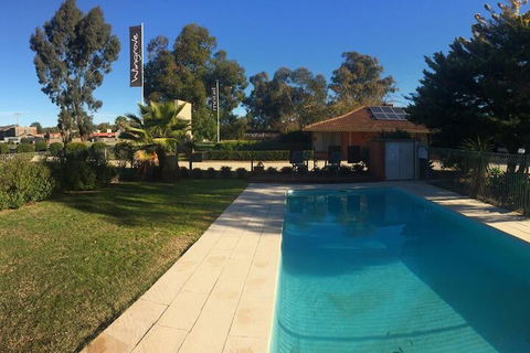 Motel Wingrove - Redcliffe Tourism 7