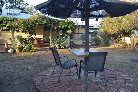 Clandulla Cottages - Redcliffe Tourism 6
