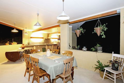 Wallaby Ridge Retreat - Redcliffe Tourism 7