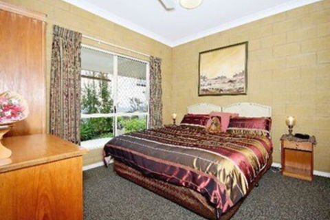 Wallaby Ridge Retreat - Redcliffe Tourism 3