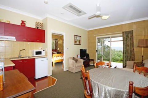 Wallaby Ridge Retreat - Redcliffe Tourism 4