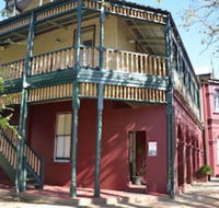 Leura House - Redcliffe Tourism