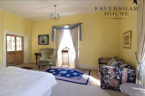 Faversham House - Redcliffe Tourism 3
