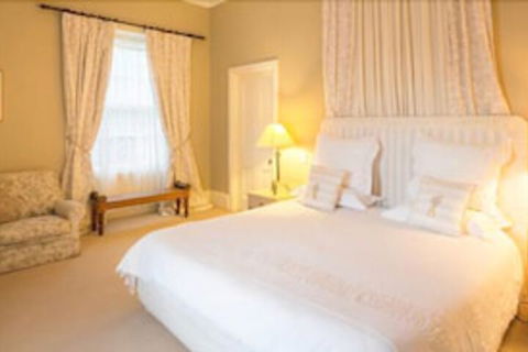 Faversham House - Redcliffe Tourism 2