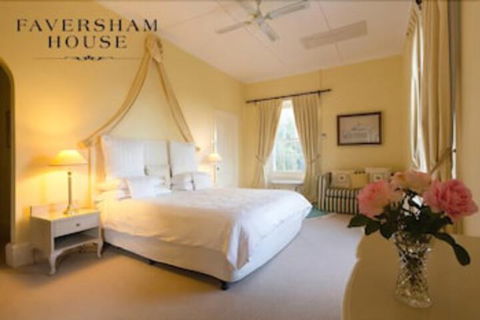 Faversham House - Redcliffe Tourism 1