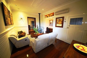 Rothwood B & B - Redcliffe Tourism 0