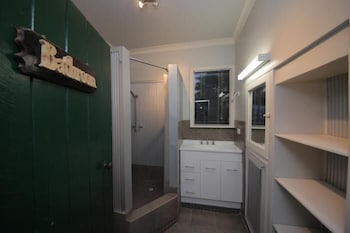 Rothwood B & B - Redcliffe Tourism 6