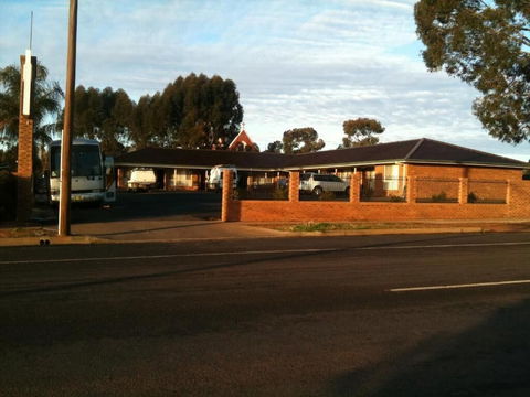 Cobar Town And Country Motor Inn - Redcliffe Tourism 0