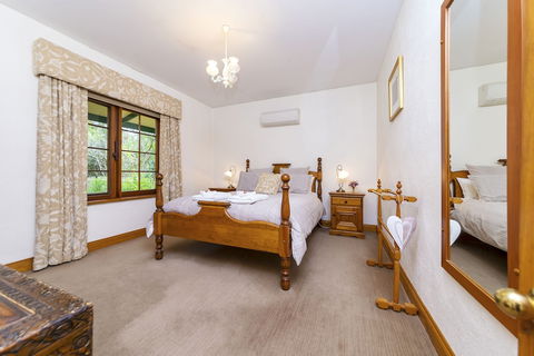Country Pleasures B&B - Redcliffe Tourism 3