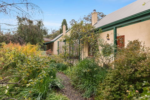 Country Pleasures B&B - Redcliffe Tourism 5