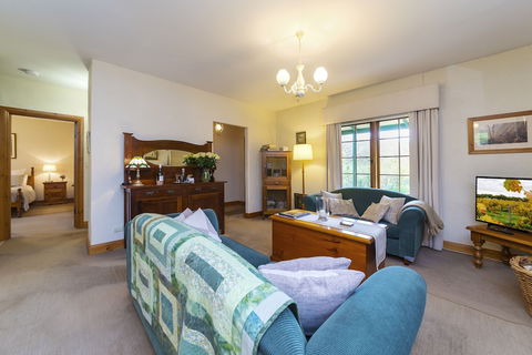 Country Pleasures B&B - Redcliffe Tourism 2