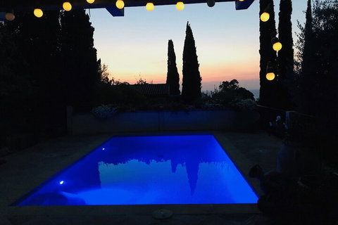 Villa Mallorca - Redcliffe Tourism 5